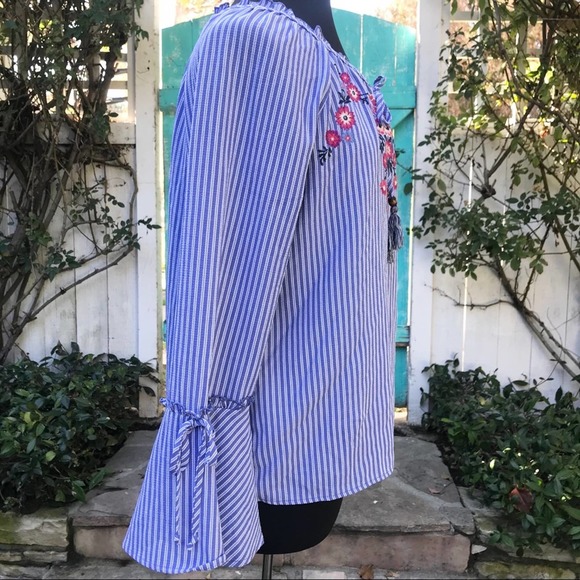 Blue & White Embroidered Bell Sleeve Blouse - Picture 6 of 7